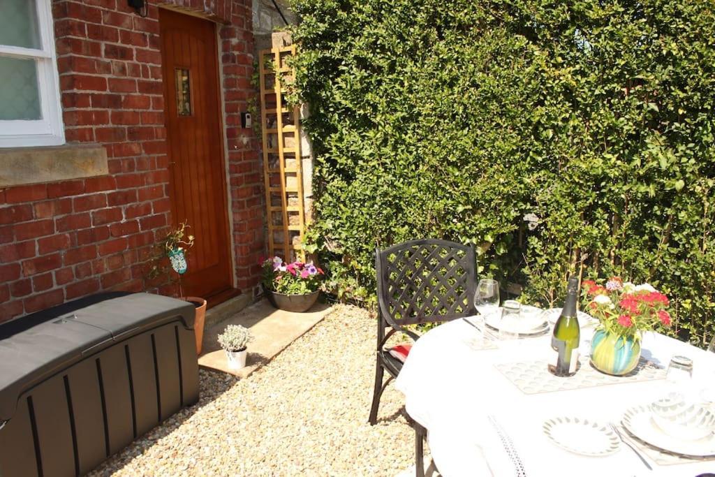 Hideaway Between Coast And Moors In A Beautiful Village Apartment Sleights Exteriör bild